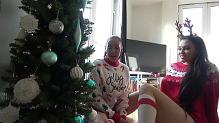 Jamie and Mila's Merry Mayhem: the Grinch Ruins Christmas, Leaving Them Hogtied and Cleave Gagged in Despair! (fullhd)