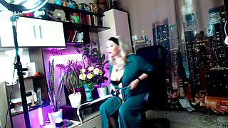 A beautiful mature bitch in a green pantsuit, or How stepmoms masturbate .!. ))