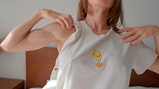 A Sporty Girl with an Insanely Sexy Body Rips All Her Clothes to Shreds