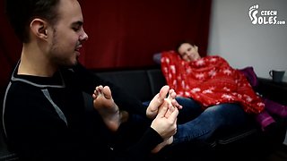 Heating up her cold magnificent soles (sensitized feet, meaty soles, podophilia, school soles, fantastic toes, 20 yo)