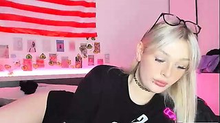 Blonde teen Sierras first erotic masturbation video
