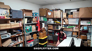 Big theft Audrey Royal caught and punished by security guard