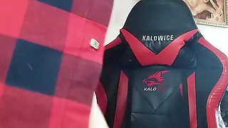 Russian Streamer Put on a Squirt Show for Your Favorite Vanats