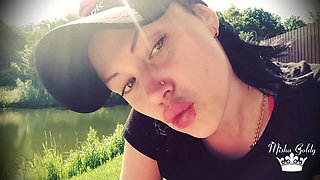 Duck face outdoor, making my lips much bigger!