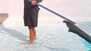 Italian convinces the gardener to cheat on his girlfriend