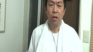 P123g03 the Soba Restaurant Found Out That She Was Masturbating According to the Screen While Watching Av...