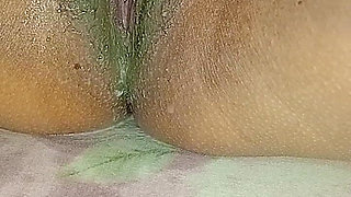 Indian Bhabhi Fingering Her Pussy by Dildo. She Squirting Again and Again.