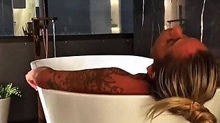 Crown Wanting to Give Her Pussy in the Hair