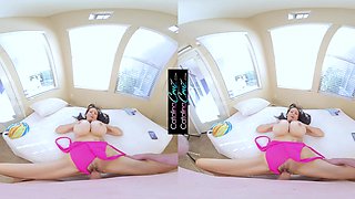 Darkhaired babe delivers sensual cumshot blowjob in POV