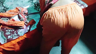 Desi Indian Bhabhi and Servant Sex video