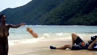 Public Flashing Of Big Natural Tits In The Moment Of Escape