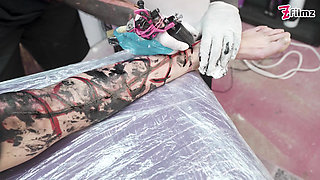 Big Boobed Tattoo Girl Gets Anal Fuck During a Tattoo Session - Gaping and ATM