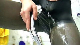 Brunette Amateur Brushes Creamy Pussy in Stockings