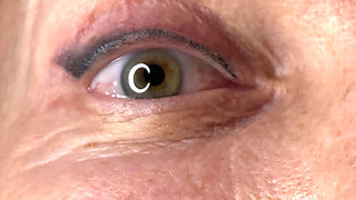 Mature Lady Facecum Huge Load on Eye