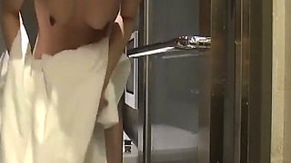 [underground Sex Service] Super S-class Slender Beauty and Innocent Sex: Small Face and Pressed Into a Huge, Ejaculating Twice