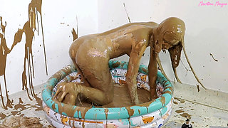 Wam!! a Housewife Is Surprised with a Big Mess