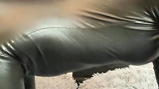 Mistress lets you see her body
