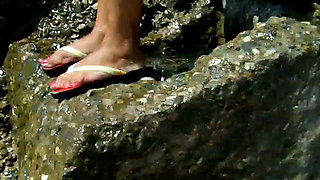 My teen stepdaughter gave me a delicious blowjob while we were walking by the sea