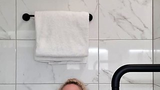 Solo MILF slut giving a hot masturbation sexy show