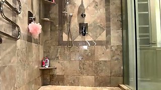 Sexy naked blonde Kiara Lord solo masturbation