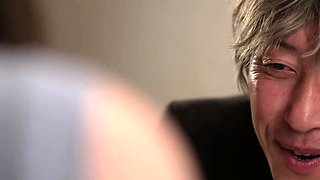 This Perfect Japanese MILF Gets Fucked In Australia (Decenso