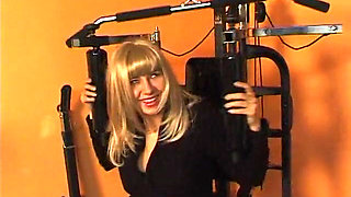 Cute blonde chick sucks hard cock at the casting