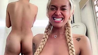 Close up MILF masturbation