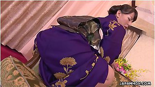 Ryouko Murakami’s Solo Pleasure—Masturbating with a Bottle in Kimono