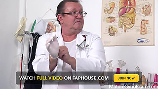 Pink Mature Pussy of Kathy White Exposed