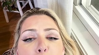 Hot amateur blonde pregnant toying her pussy solo