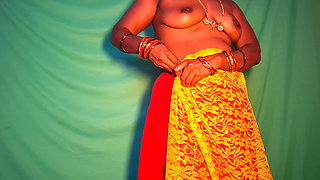 Navel and Erotic Show of Tamil Married Bhabi