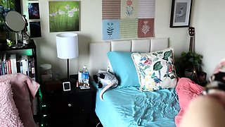 Young amateur teen in solo masturbation getting kinky