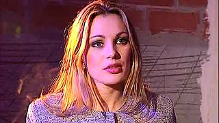 Amanda Black and Nikky Thorne hand sex toy do fist fuck