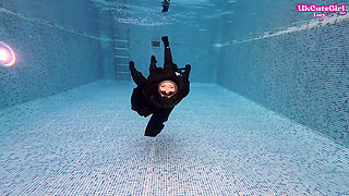 Neoprene Goddess Binds & Overpowers Sub Underwater with Strap on Shock