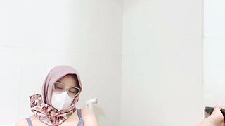 Hijab tobrut playing in the bathroom