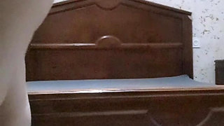 Haboji ta3 labouira in their parents' room skhouna l9ahba