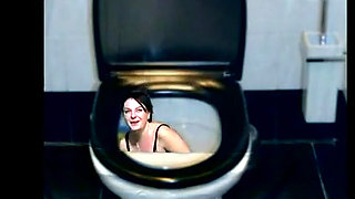 Kate flushing herself to the toilet while dancing part by part of her body