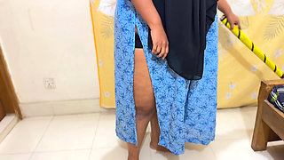 Huge Hanging Milky Tits & Ass Hot Indonesia Muslim Aunty Clean My Room & Try to Seduce Me for Sex