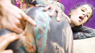 Dirty Dreaz featuring Anuskatzz's anal fisting scene