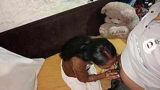 Desi bhabhi lund ko chush rhi ho or maze bhi utha rhi gai