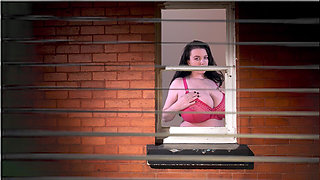 Neighborhood MILF Lovely Lilith