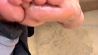 Amateur chick convinced to suck big cock