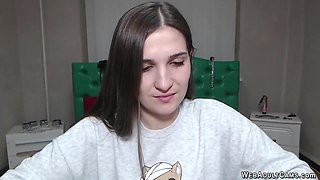 Small tits brunette amateur babe solo on webcam