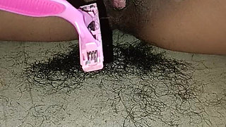 She Was Caught Cutting the Ball of the Chut, the Stepbrother Gave It to Me.