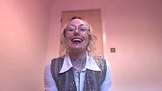 Sexy Realtor Desperate to Make the Sale