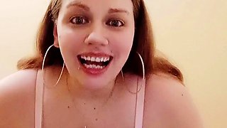 Big boob brunette masturbates on webcam