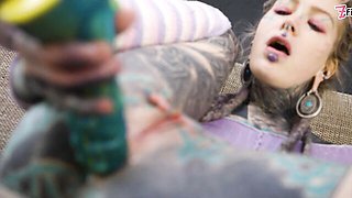 Bouncy Anuskatzz and Nikolaz Zpageti at alternative video