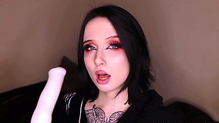 Amateur brunette double toying on webcam