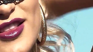 Pretty fashionista seduces while masturbating her clit
