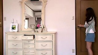 Teen beauty fingering toying pink pussy 01